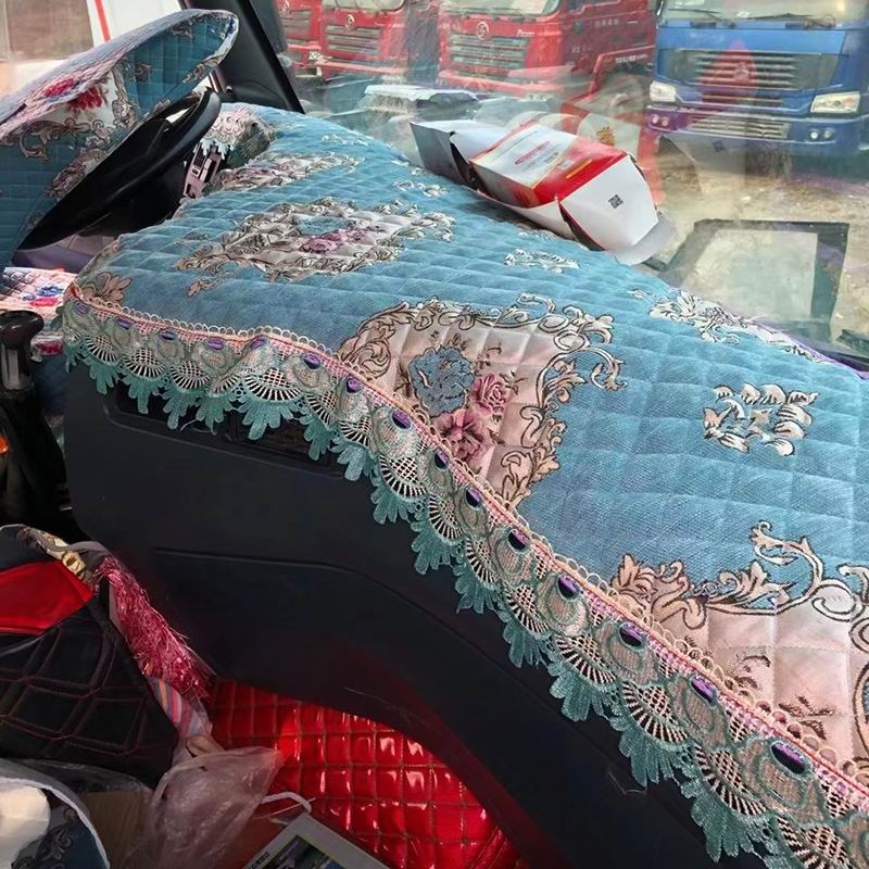 解放JPJHJLJ7汕德卡装饰用品大全大货车内饰装潢仪表台避光垫