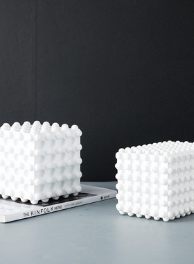 现代极简软装家居样板房售楼处客厅玄关电视柜白色波点几何摆件