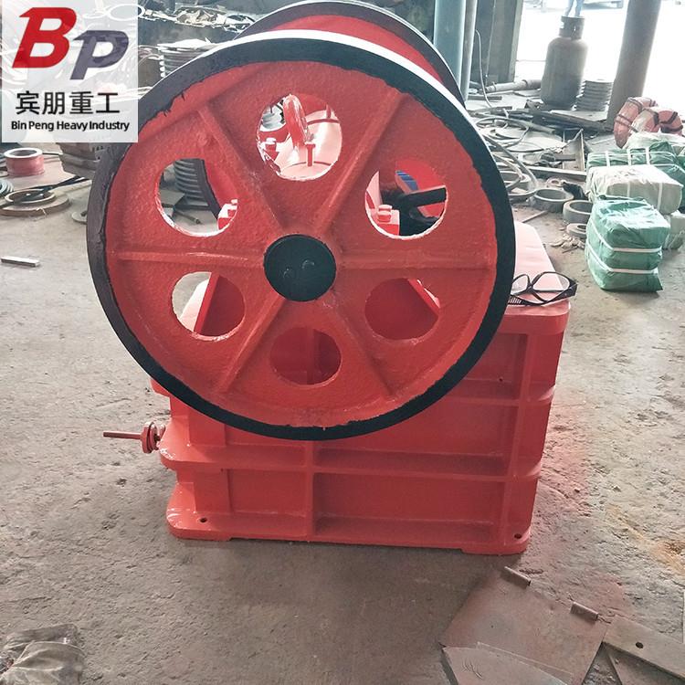 厂家供应小型破碎设备强力建筑废料碎石机可定移动式颚式破碎机