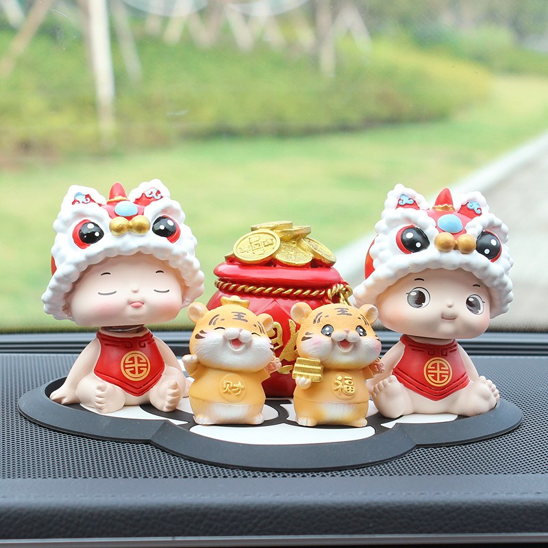 虎年汽车内饰品中控台摆件车载用品可爱小老虎吉祥物招财2021新款