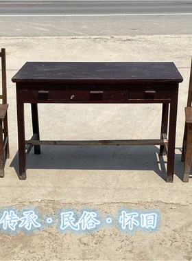 民俗怀旧老物件六七十年代旧桌椅老办公桌学校复古老书桌学习桌椅