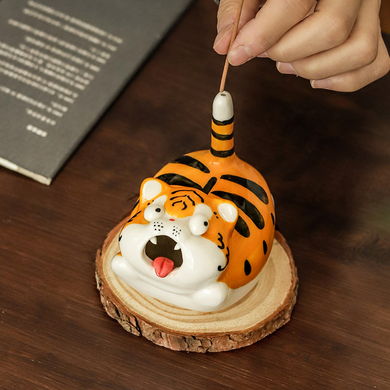 可爱桌面老虎摆件陶瓷香插线香创意茶宠生肖不倒翁客厅茶几家用
