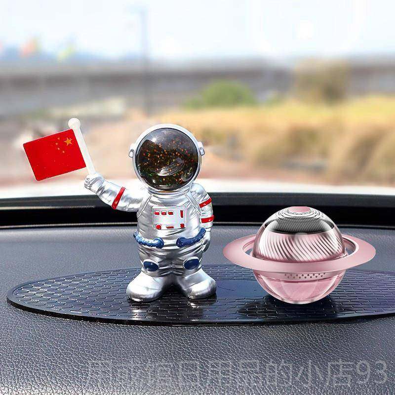 正品汽台车摆件能太空人太内阳摇摆车载红旗创意宇航员车中控装饰
