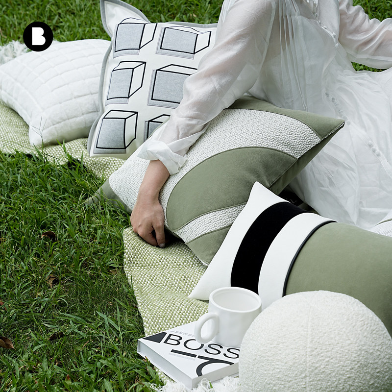 柏洛斯绿野仙踪现代简约绒布高级感青草绿样板间沙发抱枕靠垫