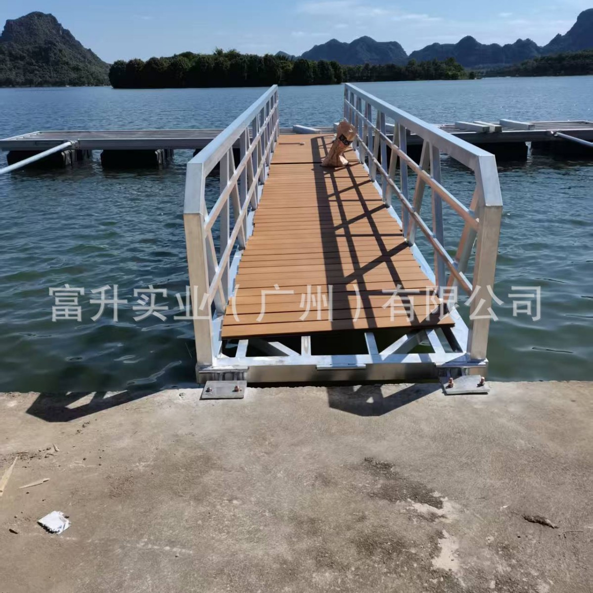 源头工厂铝合金浮桥水上休闲浮台浮箱浮筒平台游艇码头引渡桥