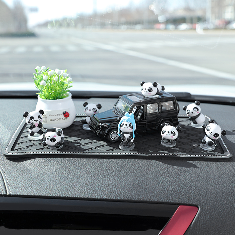 汽车摆件创意高档可爱熊猫公仔车上中控台摆件车内装饰用品大全