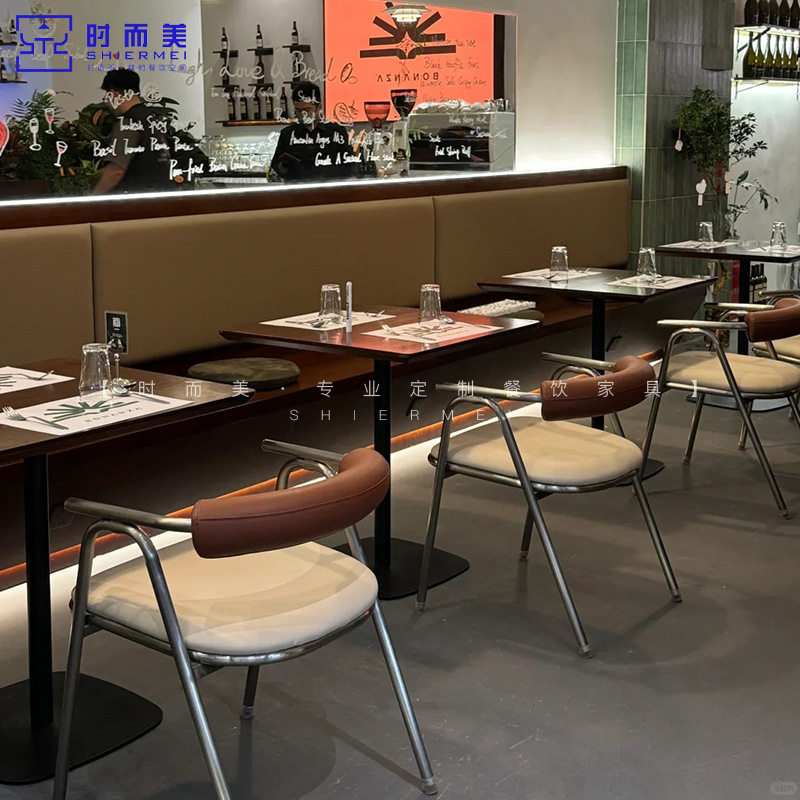 韩式料理店融合西餐厅实木桌椅组合美式主题餐厅不锈钢椅子商用