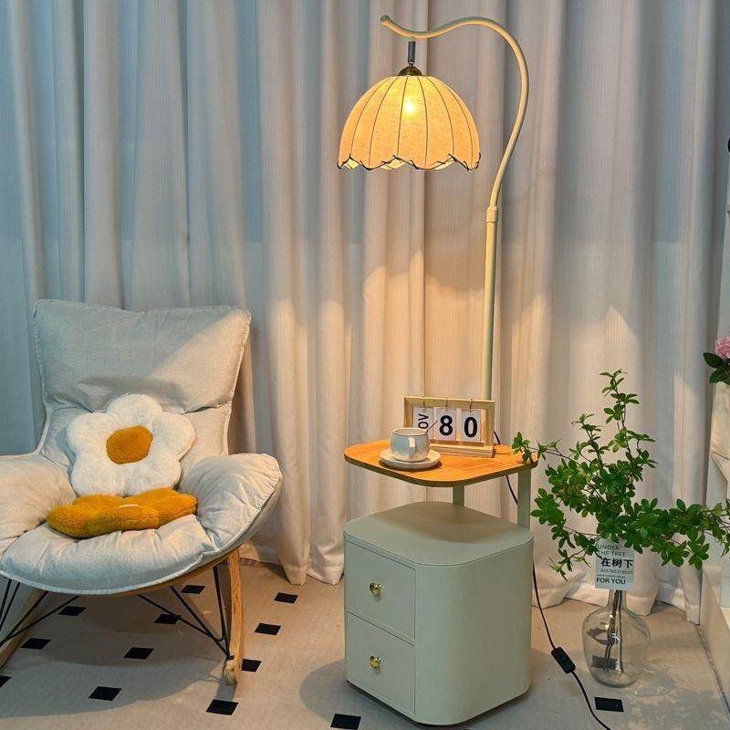 热销奶油风床头柜落地灯客厅实木感卧室立式台灯带抽屉置物架一ァ