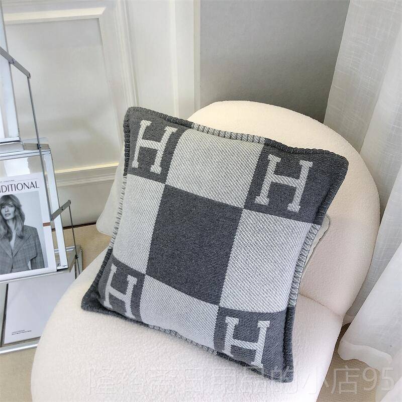 高档H抱枕沙客厅轻奢靠枕靠背午睡办公室发护腰车靠腰背垫汽用靠