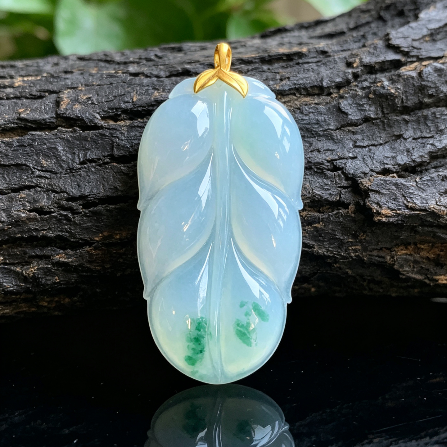 缅甸翡翠A货冰种飘蓝花叶子吊坠