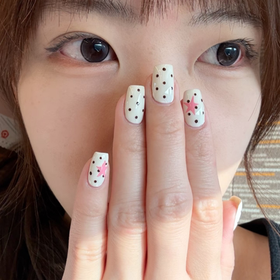 白色波点简约穿戴甲纯手工短款海莉老钱白女美甲高级绝美短甲指甲