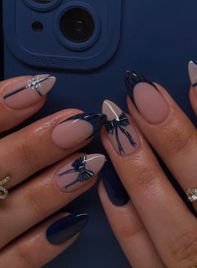 蓝色蝴蝶结海莉穿戴甲手工中长款老钱美甲高级绝美杏仁指甲