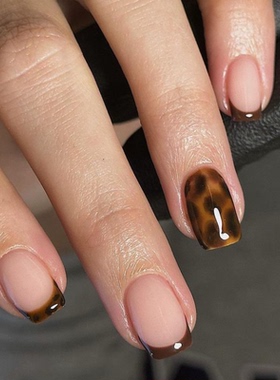 棕色豹纹法式海莉穿戴甲手工短款简约老钱美甲高级绝美短甲指甲