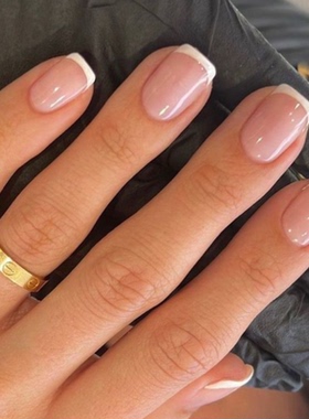 白色法式白女海莉穿戴甲手工短款简约老钱美甲高级绝美短甲指甲