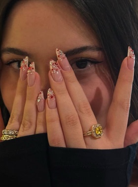 新年氛围闪钻海莉穿戴甲手工短款简约老钱美甲高级绝美杏仁指甲