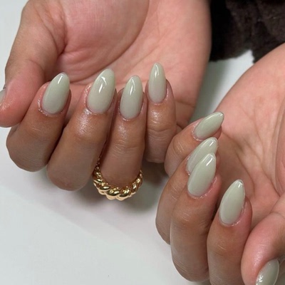 Sellora绿色纯色老钱海莉穿戴甲手工短款美甲绝美高级杏仁指甲