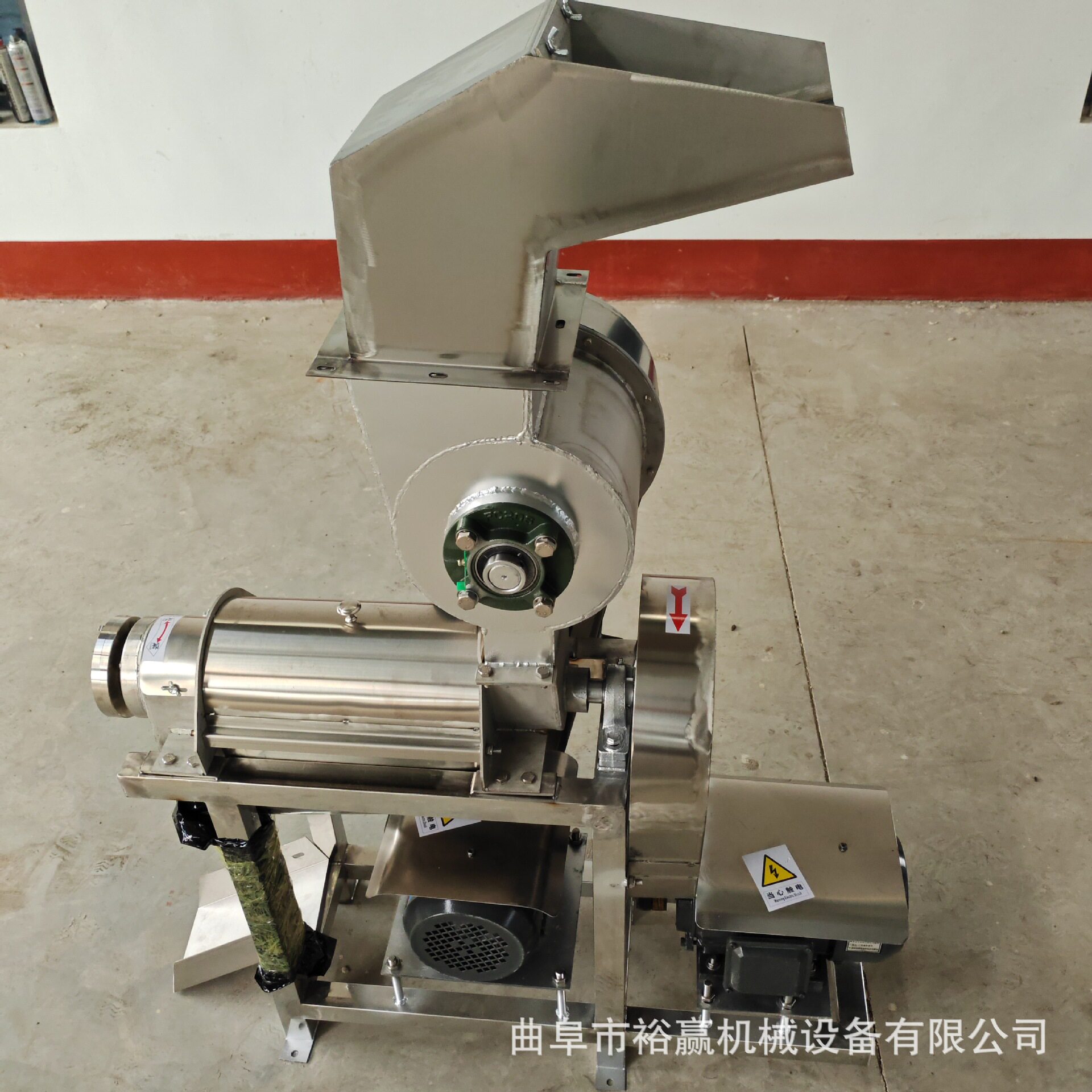 大型菠菜胡萝卜螺旋榨汁机 电动简易收汁机 工业食叶草粉碎压榨机
