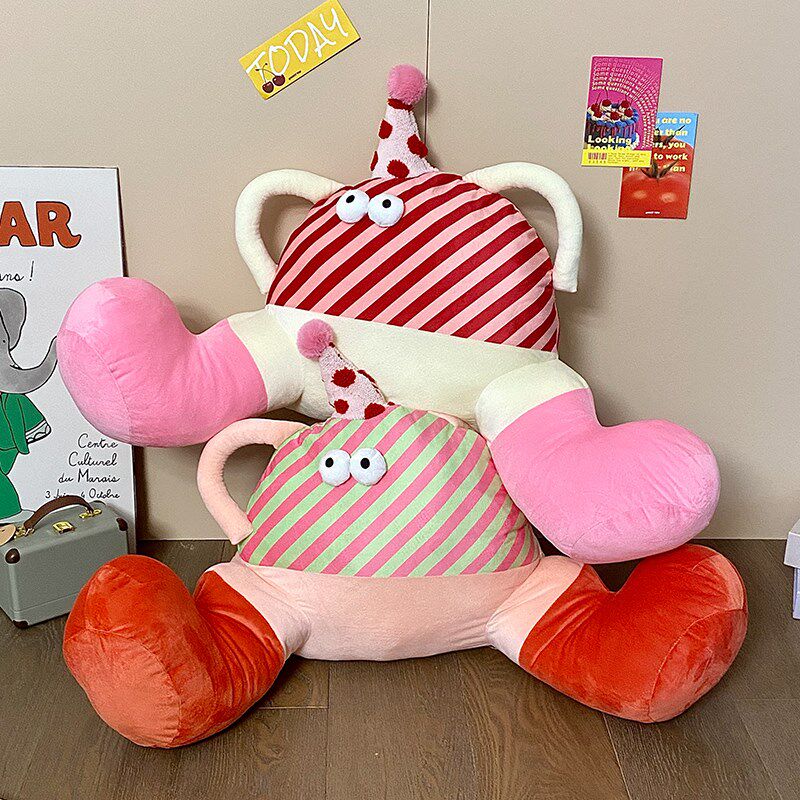 护腰靠垫可爱大眼仔办公室座椅宿舍工位久坐飘窗沙发床头午睡靠垫