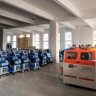 货智能屏聚速脲喷涂机Pu泡沫18雕塑快硬化设备现产品包装 发触泡机