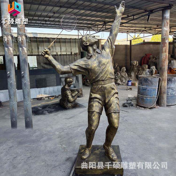 玻校璃外钢仿铜28153体育运动人物足球打篮球踢雕塑户园景观装饰