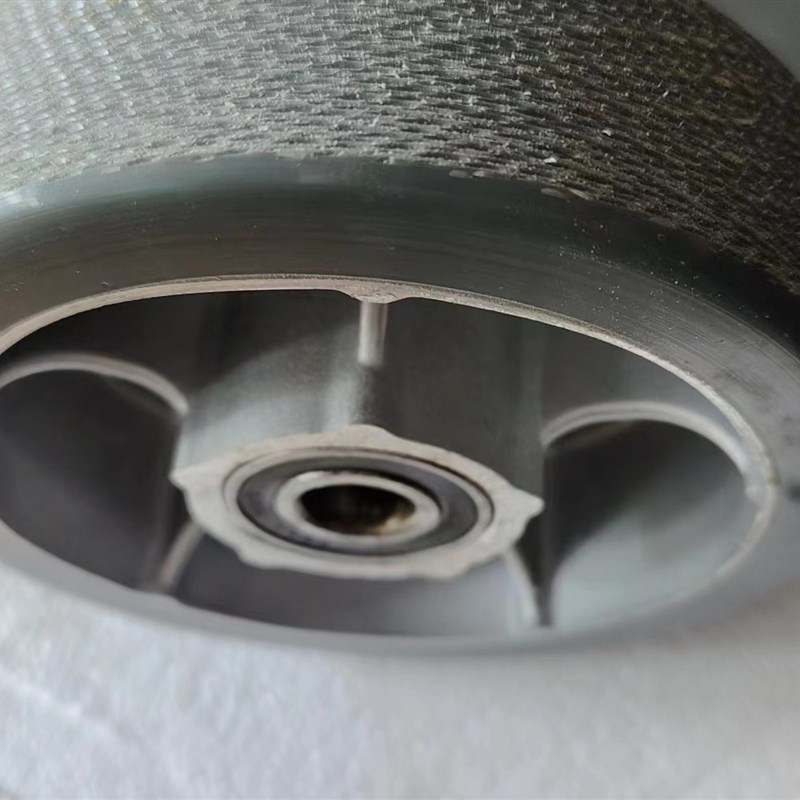 洗地机轮子配件通用万向轮行走大轮耐磨聚氨酯轮子驱动轮方便安装