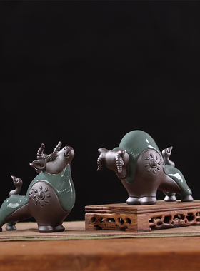 陶瓷创意牛摆件玄关办公室茶室桌面客厅酒柜装饰吉祥物牛气冲天