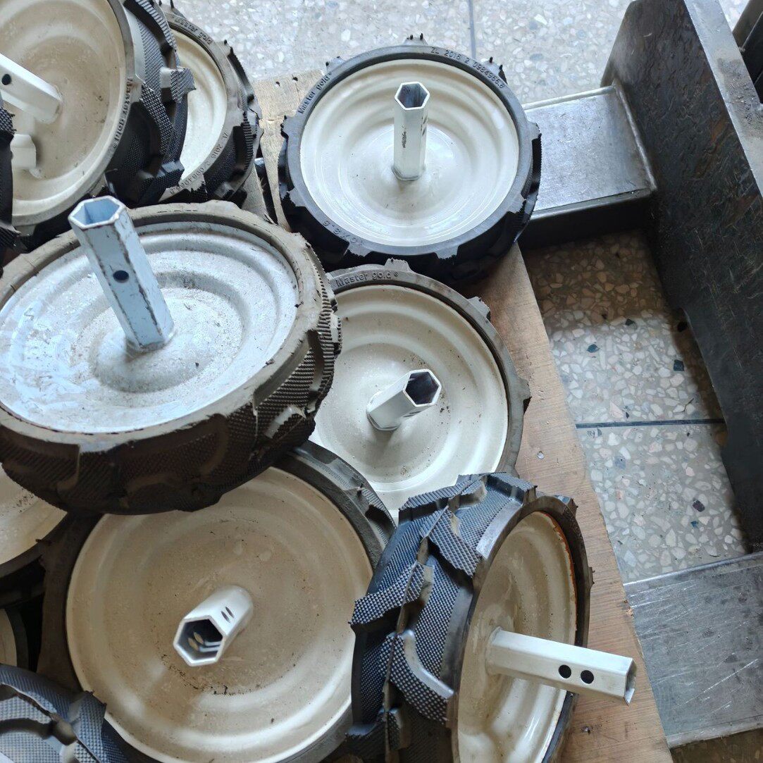 新款园林工具微耕机轮胎耕机轮耕地机轮带轴成套总成实心胎行走轮