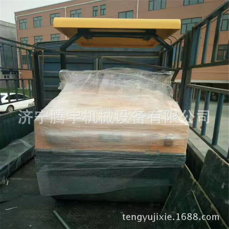 厂家直供座驾式柴油压路机