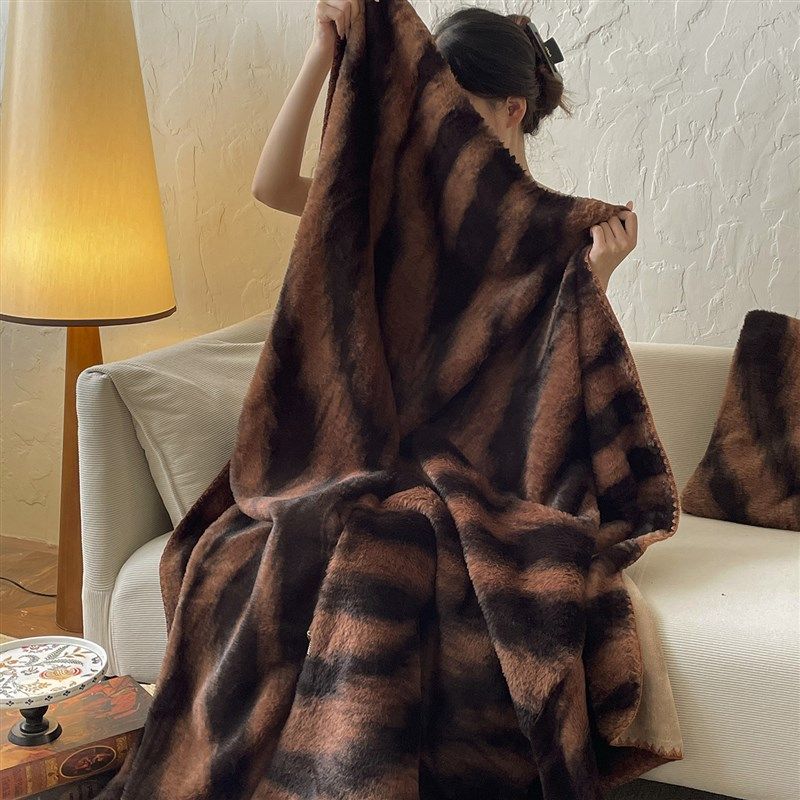 抱枕被子两用加厚办公室折叠午睡枕头空调毯子二合一汽车靠枕车载,居家布艺,抱枕被,淘宝优惠券,粉丝福利购,淘宝优惠卷