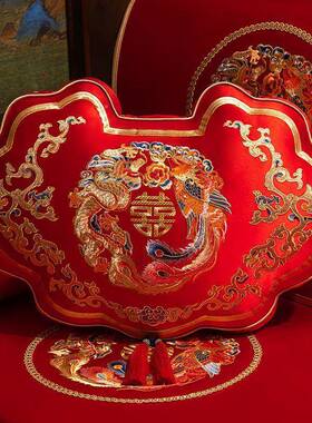 新婚中式结EHI婚喜沙字抱枕一客对庆礼婚房布置厅发主卧压床红色