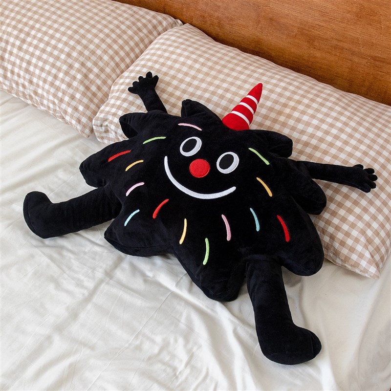 人间八月八丨黑砰砰毛绒玩偶可爱睡觉午休抱枕靠垫娃娃公仔水晶柔