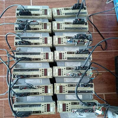 【芯企】安川SGDM-10ADA驱动器功能正常成色如图需要联系/议价