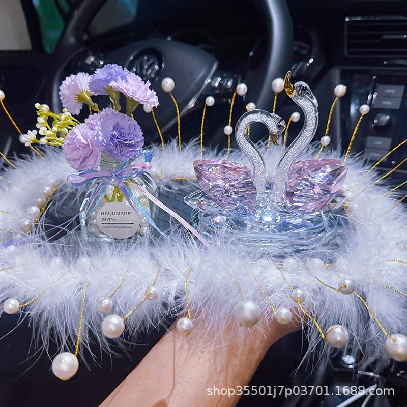 高档可爱新款水晶天鹅车内饰品摆件车载中控台香水座车装饰品摆饰