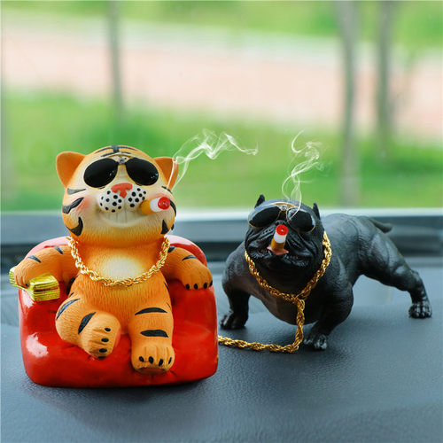 创意汽车摆件社会虎车载装饰个性可爱小老虎虎年吉祥物车内恶霸犬