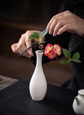 白瓷花瓶摆件客厅插花陶瓷花器家居水培鲜花高级感仿真花拍照道具