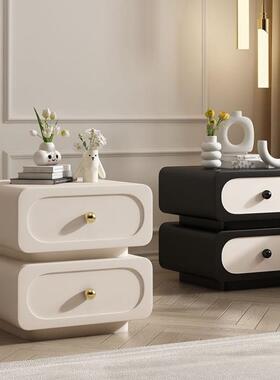 现卧家用轻实木床头奢柜简约代法VDW式奶油风储物柜黑色皮质床边