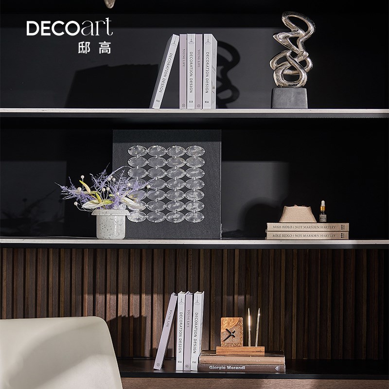 邸高样板间家具展厅书柜搭配推荐 金属雕塑挂画书架书档创意摆件