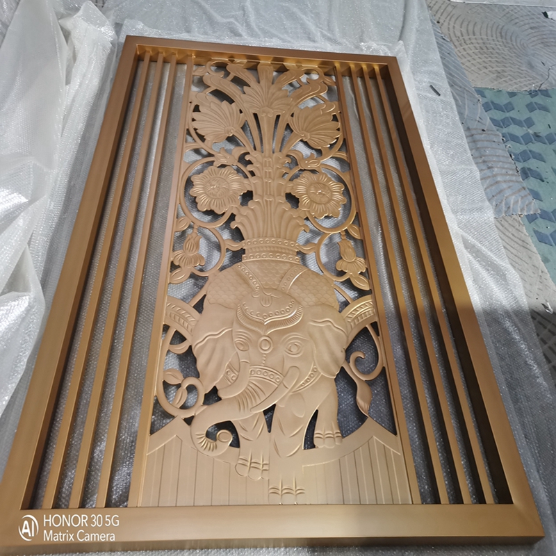 铝板浮雕屏风祥云仿古铜浮雕玄关金属隔断不锈钢雕花屏风牌匾定制