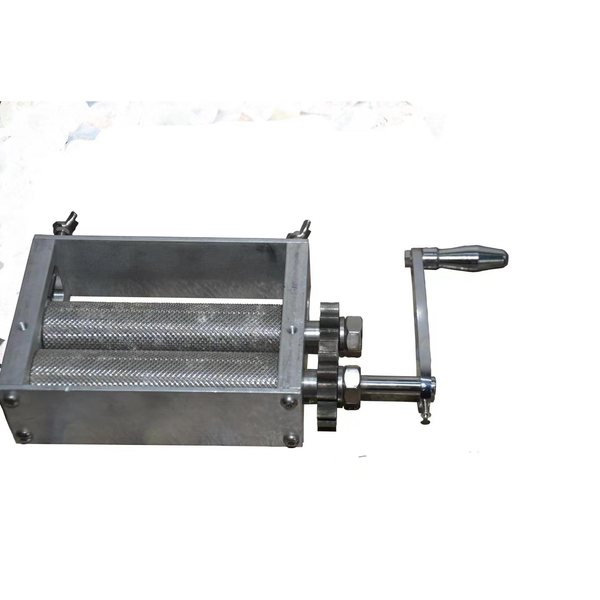 代洋集团手摇不锈钢对辊齿轮款谷物磨粉机玉米破碎器麦磨粒直销