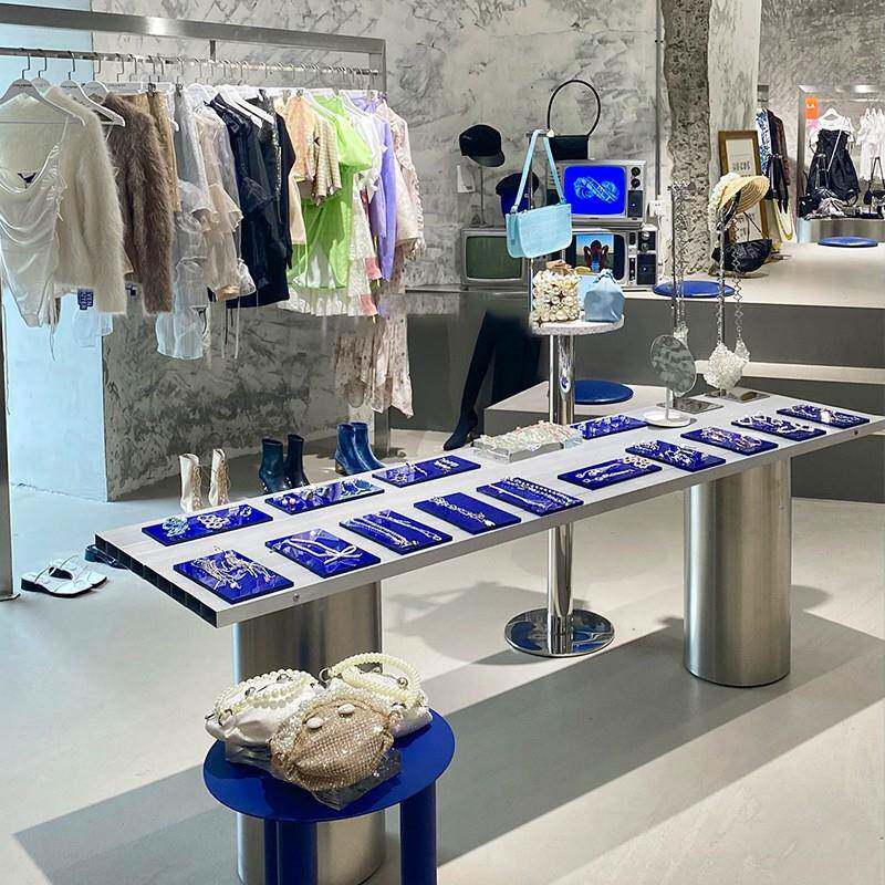服装店陈具饰品展示桌台子中间道摆放列流水长方形不锈钢中无品牌