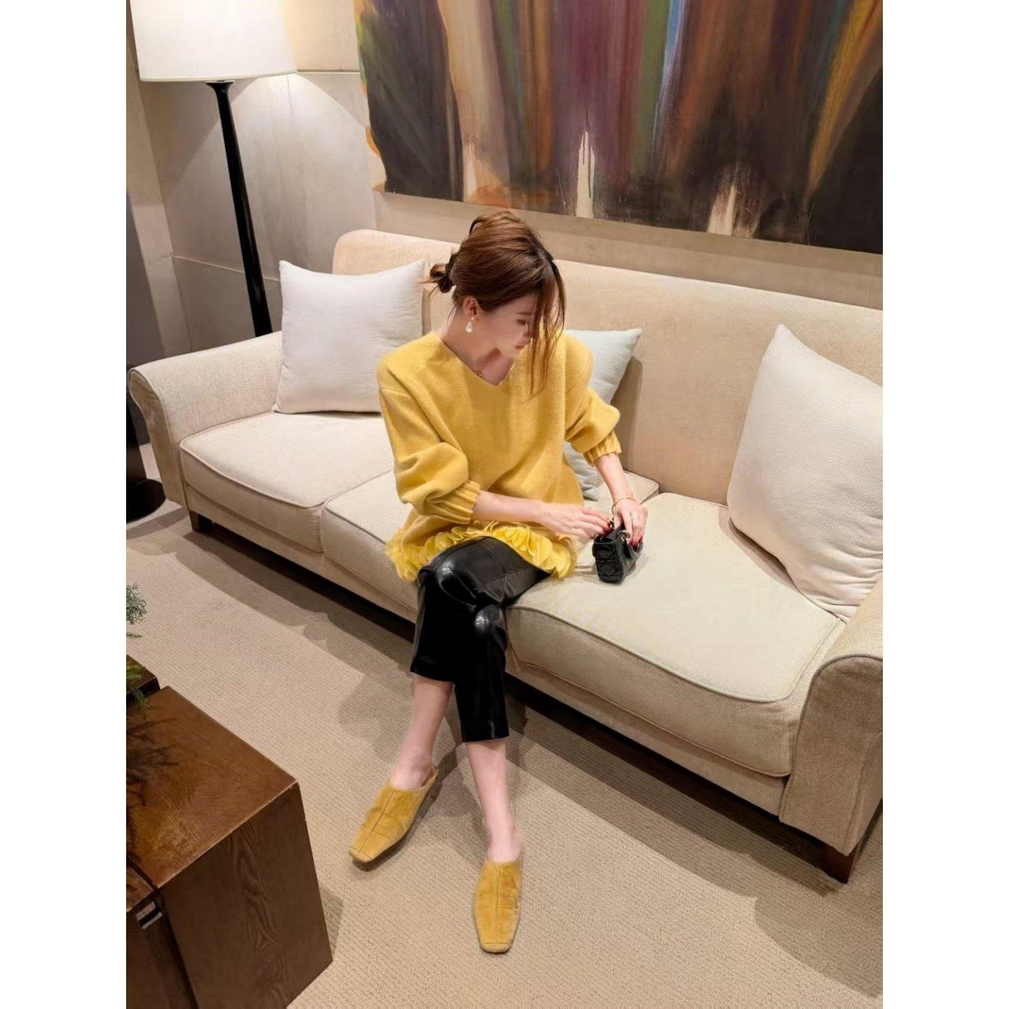 套装女2026新款法式高级感气质V领花朵边针织衫毛衣显瘦黑色皮裤,女装/女士精品,时尚套装,淘宝优惠券,粉丝福利购,淘宝优惠卷