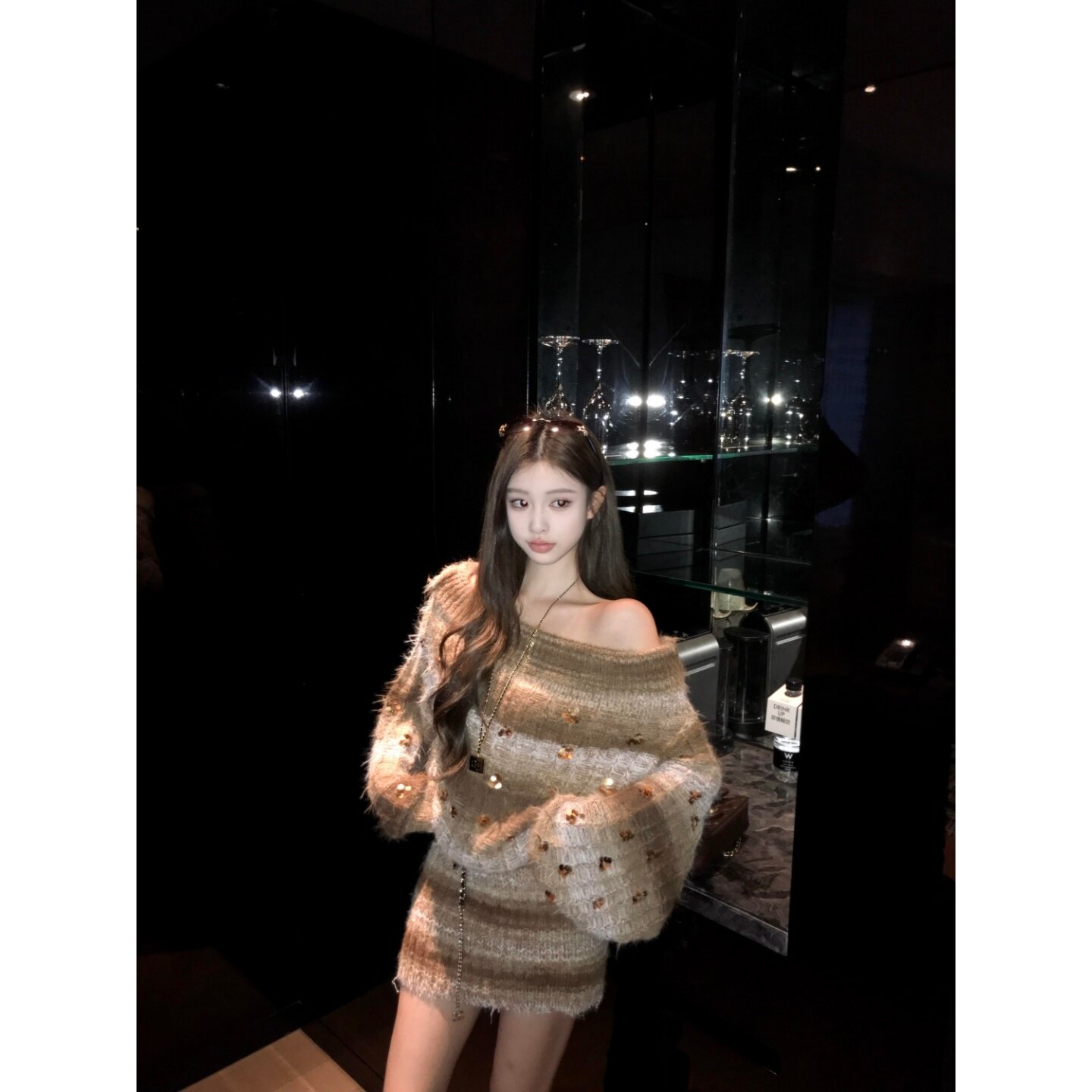 小众炸街高级感亮片斜肩针织连衣裙女2025秋冬新款撞色包臀短裙子