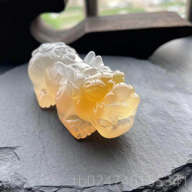 正品天然原皮玛瑙天玉髓把霸王貔貅手件然玉石精雕财摆件随身把玩