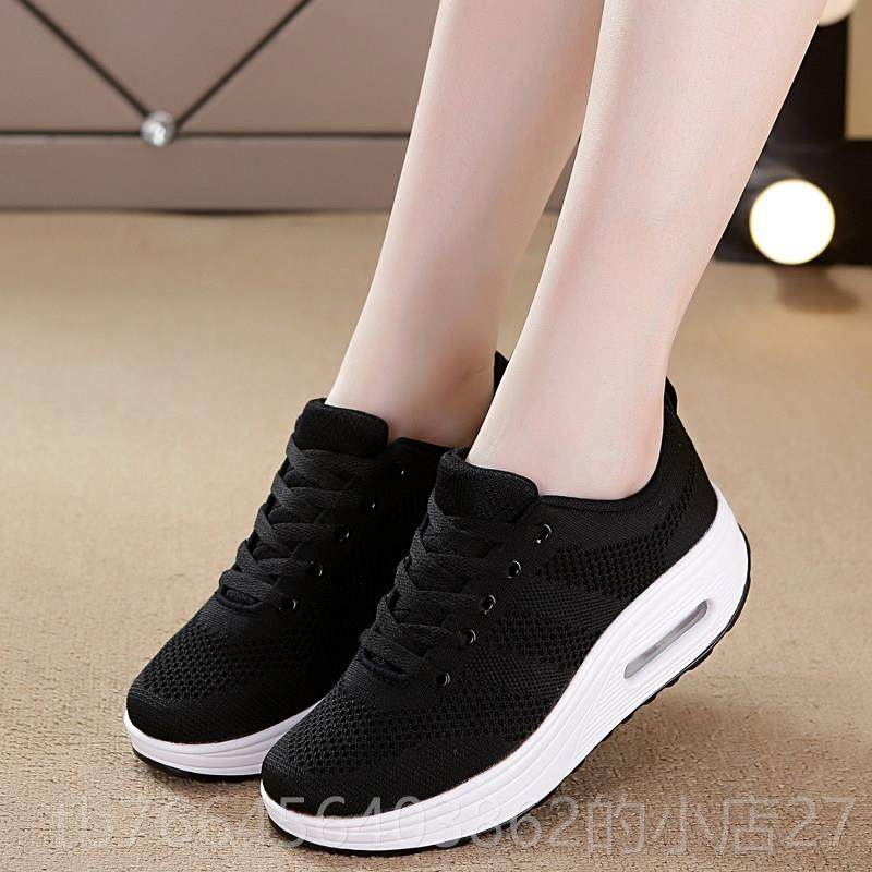 新款鞋子女网面透气2022秋季新款鞋妈妈闲气垫旅游运鞋动厚底休摇
