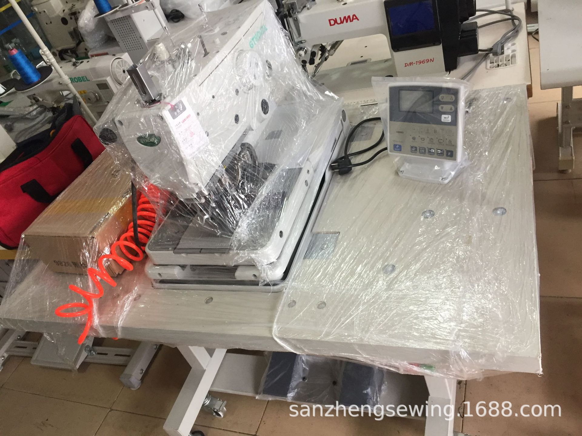 厂家直供9820服装圆头凤眼机