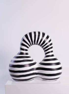 代现关几何条纹艺术摆件简约房间玄客厅书房艺品树脂雕工B0550塑