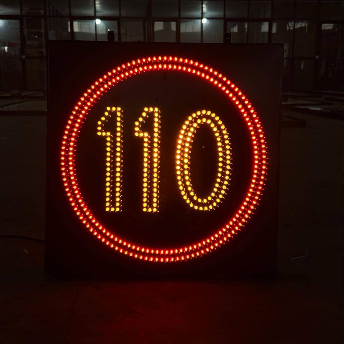 警行人优先交标志LED主动发光半透型全透牌型反光通640标牌示防护