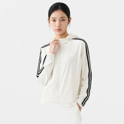 adidas阿迪达斯2026夏女薄款外套连帽三条纹梭织休闲夹克 KX2759