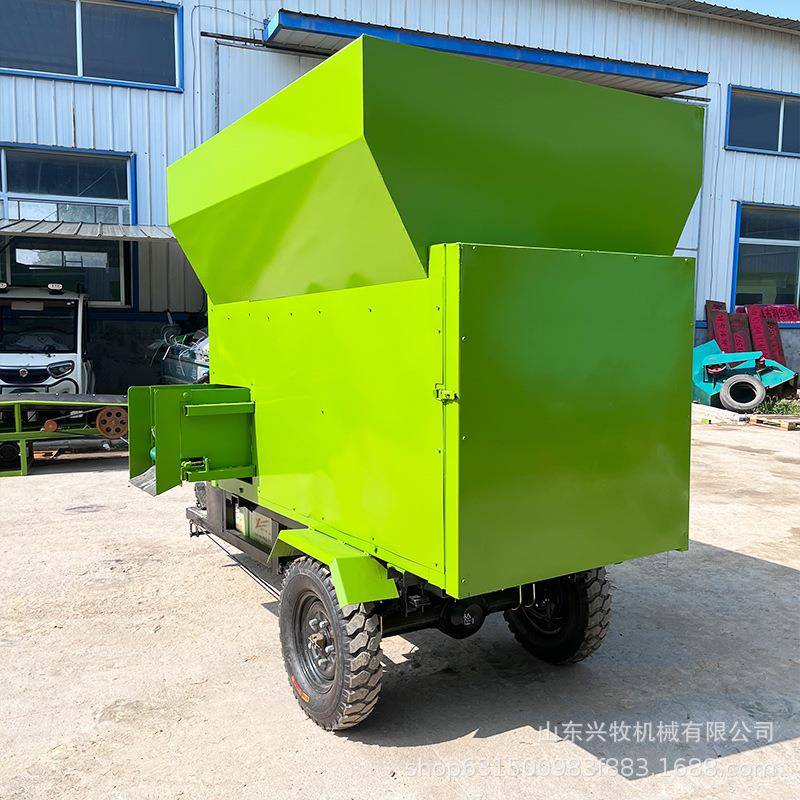 养殖双QMB出料电动场撒料车养猪场设搅拌撒草车柴油自走侧牛槽喂