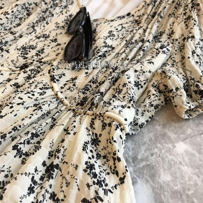 无di好穿!!!巨巨巨推荐~法式腔调感V领白底黑花显瘦连衣裙女夏